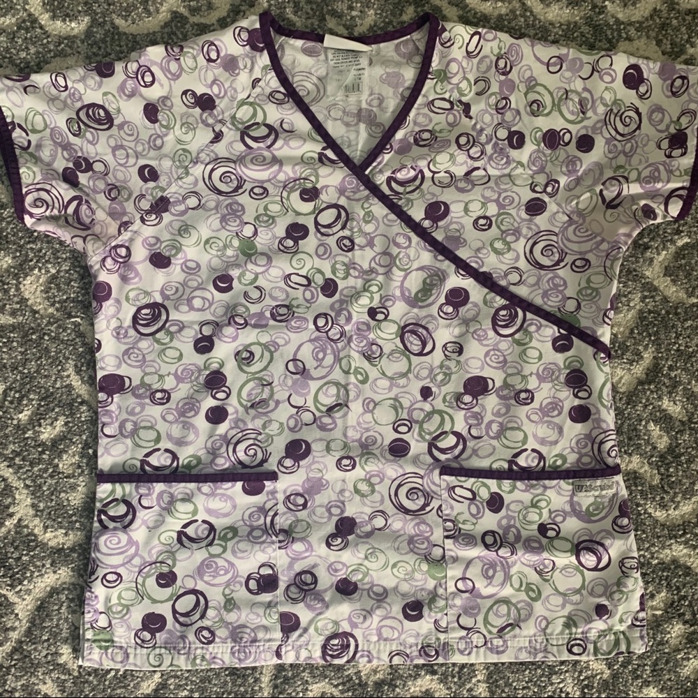 Uniform advantage scrub top